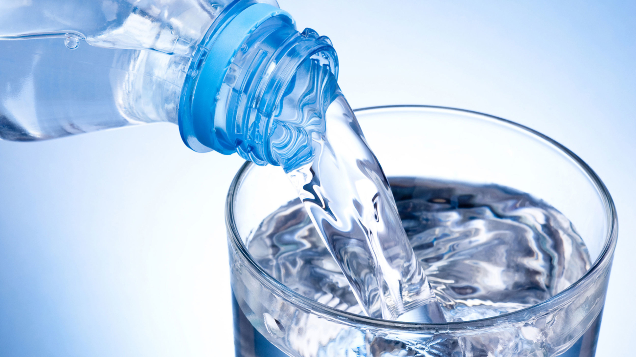 bottled-water-poured-glass-37392749