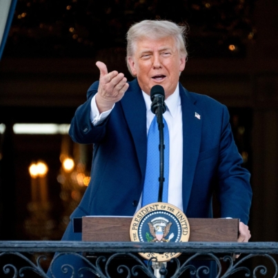 Washington (United States of America), 04/06/2025.- US President Donald Trump speaks during a Summer soiree on the South Lawn of the White House in Washington, DC, USA, on 04 June 2025. EFE/EPA/Eric Lee / POOL