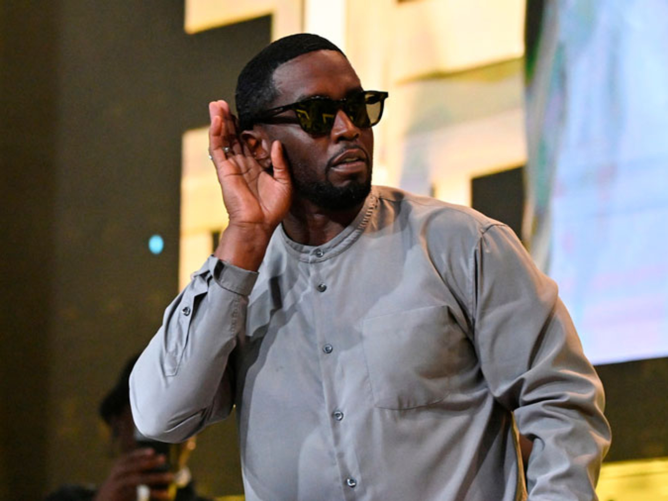 mujer-denuncia-que-se-desperto-inconsciente-en-la-calle-tras-conocer-a-diddy-en-un-concierto-30782