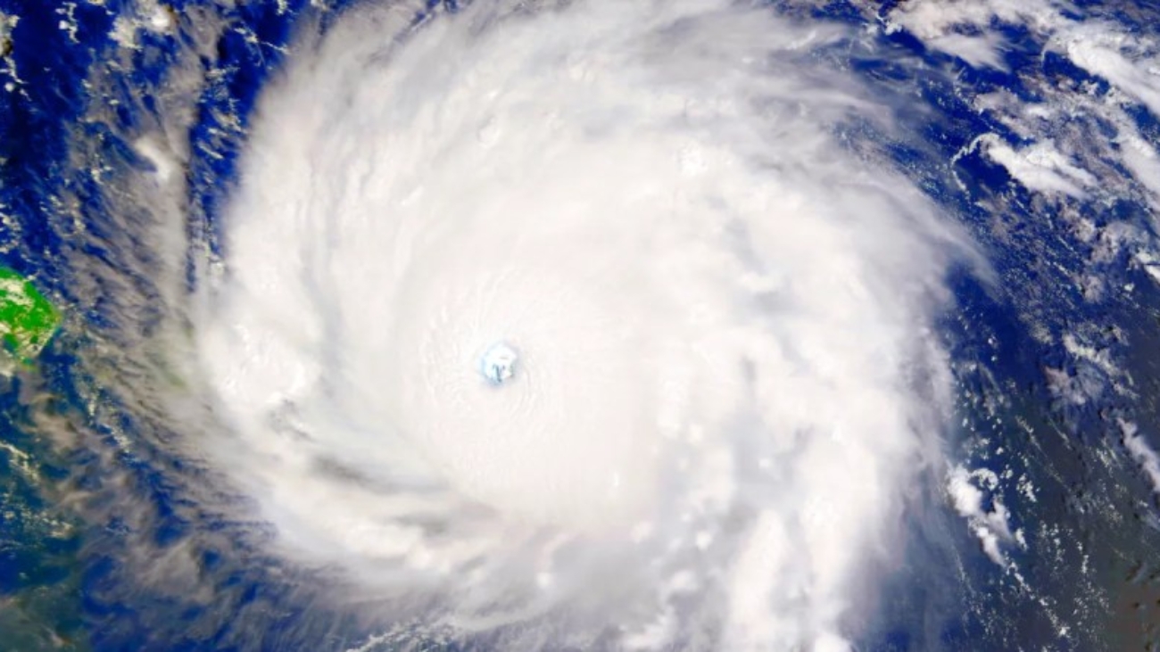 ojo-huracan-GettyImages-1337837854-copy