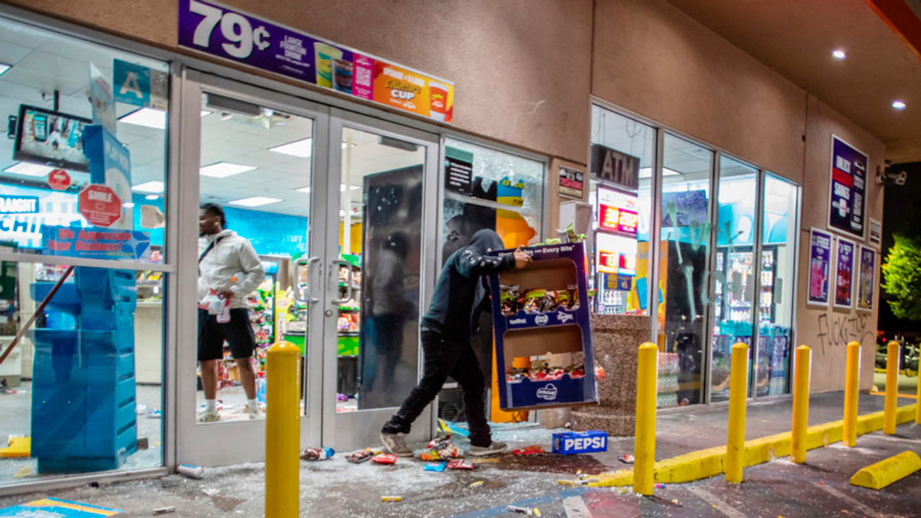 vandalismo-en-las-calles-por-protestas-en-los-angeles-42932