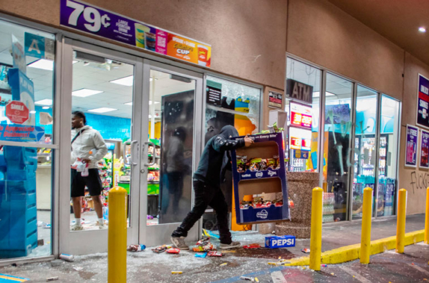 vandalismo-en-las-calles-por-protestas-en-los-angeles-42932