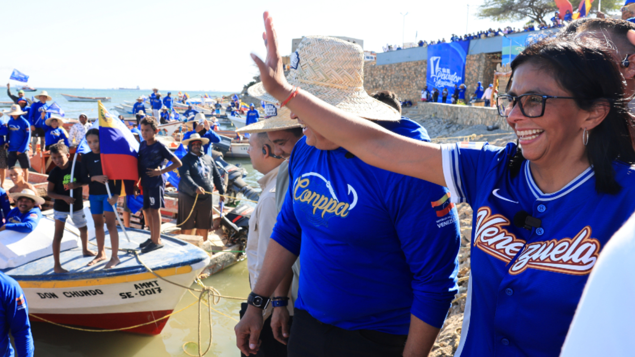 delcy-rodriguez-saluda-retorno-de-la-bandera-de-ee-uu-en-el-pais-57723