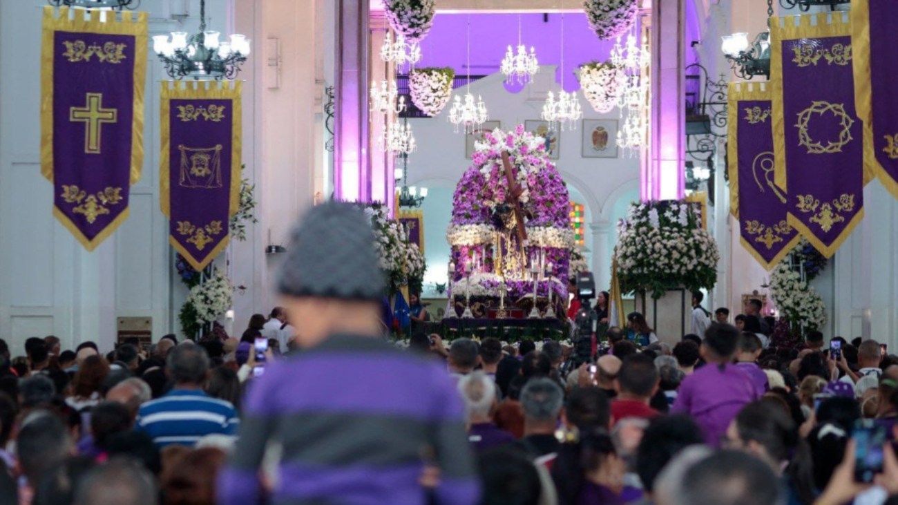 inicia-la-semana-santa-en-caracas-con-la-tradicional-bajada-del-nazareno-de-san-pablo-57753