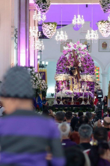 inicia-la-semana-santa-en-caracas-con-la-tradicional-bajada-del-nazareno-de-san-pablo-57753