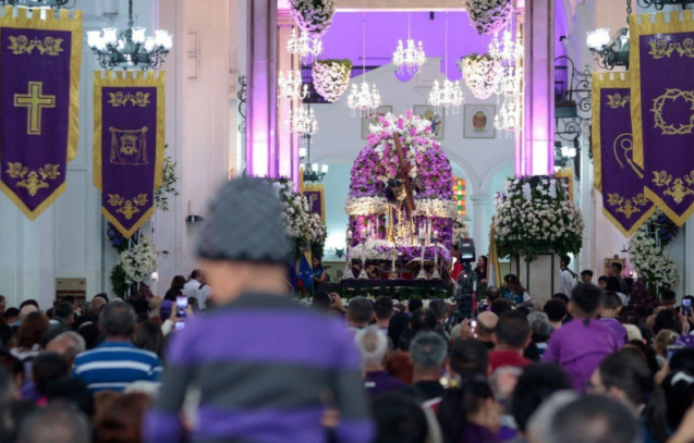 inicia-la-semana-santa-en-caracas-con-la-tradicional-bajada-del-nazareno-de-san-pablo-57753