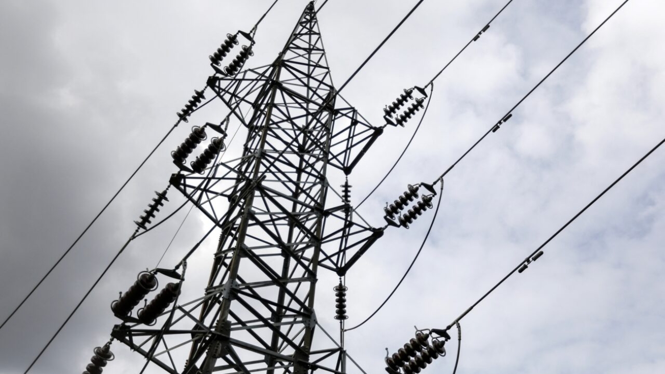 A high-voltage tower is pictured at the Waraira Repano hill, also known as "El Avila," in Caracas on August 31, 2024. Power was restored across Venezuela on Saturday morning, after a massive 12-hour outage plunged the entire country into darkness. The government has blamed the outage on "sabotage" by opposition forces protesting what they say was fraud in the widely disputed elections that left President Nicolas Maduro in charge. (Photo by Pedro Rances Mattey / AFP)