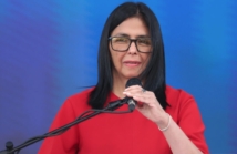 "Extendemos nuestros deseos de buena voluntad, así como a los asistentes a la Cena de Corresponsales. La violencia nunca será una opción para quienes defendemos las banderas de la paz", escribió la mandataria en sus redes sociales