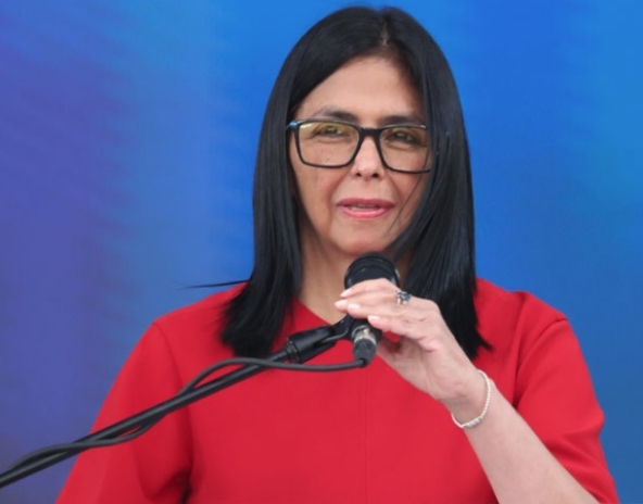 "Extendemos nuestros deseos de buena voluntad, así como a los asistentes a la Cena de Corresponsales. La violencia nunca será una opción para quienes defendemos las banderas de la paz", escribió la mandataria en sus redes sociales