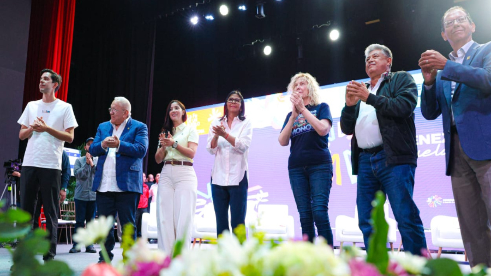 delcy-rodriguez-en-el-teatro-de-la-opera-maracay-60057