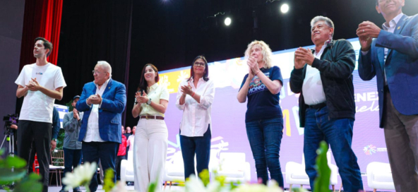 delcy-rodriguez-en-el-teatro-de-la-opera-maracay-60057