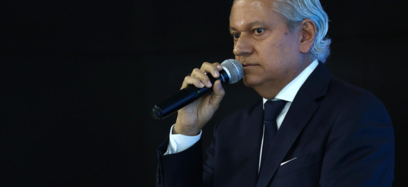 AME9534. CIUDAD DE PANAMÁ (PANAMÁ), 05/05/2026.- El presidente de la Cámara de Empresarios y Ejecutivos Venezolanos en el Exterior (Cavex), Orlando Soto, habla durante la II Cumbre Anual de la Cavex este martes, en Ciudad de Panamá (Panamá). La inversión venezolana en cerca de una decena de países de América Latina, que superaría los 10.000 millones de dólares, permanecerá en ellos, pese a la expectativa frente a los cambios en Venezuela, dijo Soto. EFE/ Carlos Lemos