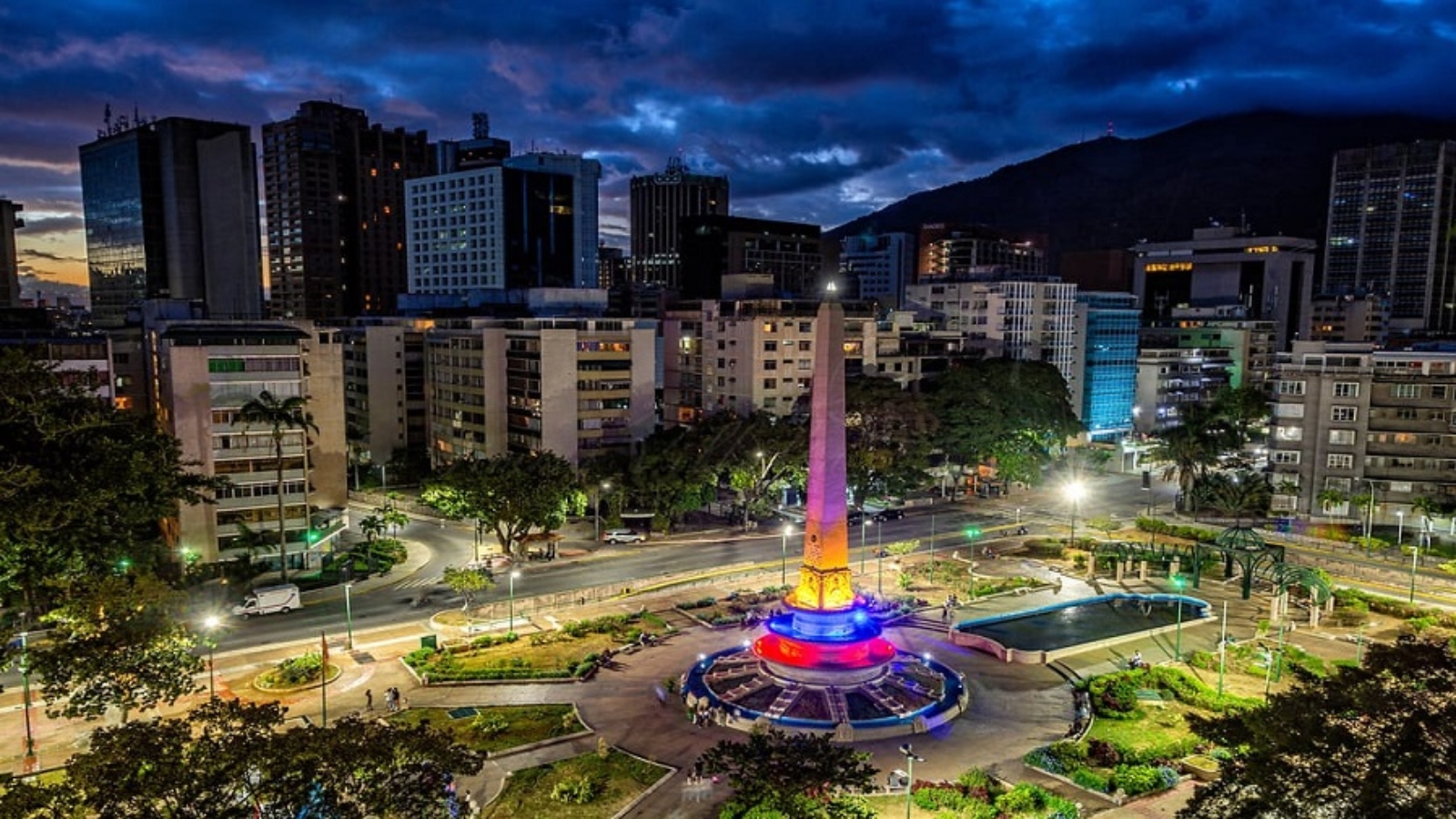 alcaldia-de-chacao-celebrara-a-los-padres-con-un-concierto-de-luis-silva-en-la-plaza-altamira-7744