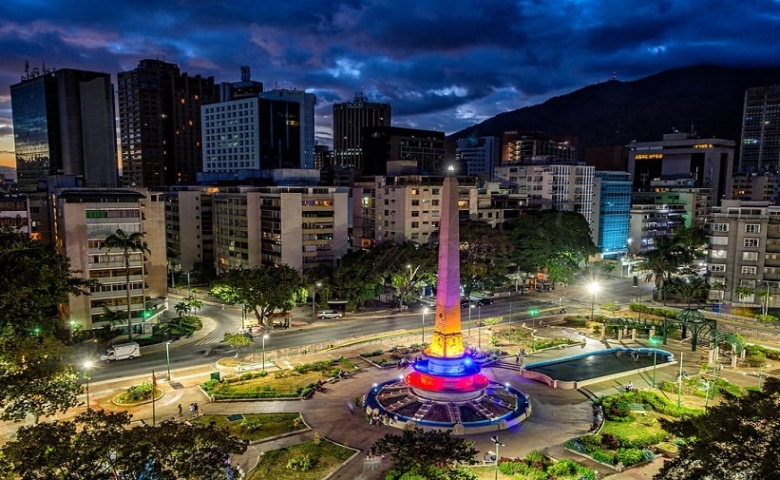 alcaldia-de-chacao-celebrara-a-los-padres-con-un-concierto-de-luis-silva-en-la-plaza-altamira-7744