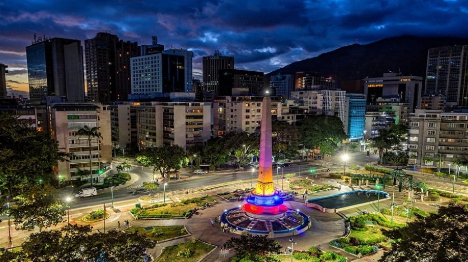 alcaldia-de-chacao-celebrara-a-los-padres-con-un-concierto-de-luis-silva-en-la-plaza-altamira-7744