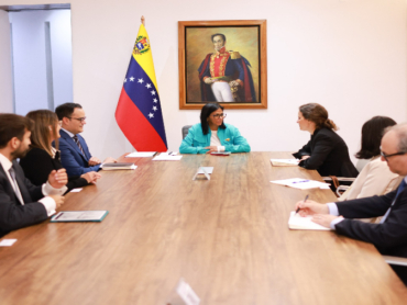 delcy-rodriguez-con-susana-cordeiro-guerra-vicepresidenta-para-america-latina-del-banco-mundial-60908