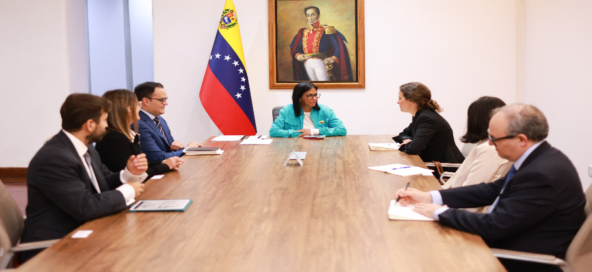delcy-rodriguez-con-susana-cordeiro-guerra-vicepresidenta-para-america-latina-del-banco-mundial-60908