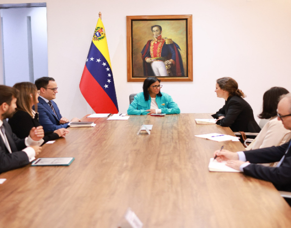 delcy-rodriguez-con-susana-cordeiro-guerra-vicepresidenta-para-america-latina-del-banco-mundial-60908