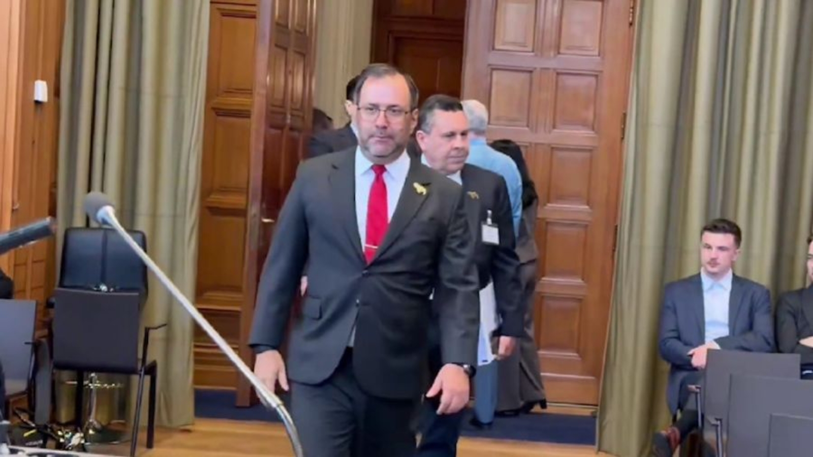 delegacion-de-venezuela-arriba-a-la-cij-para-defender-derechos-historicos-sobre-el-esequibo-60240