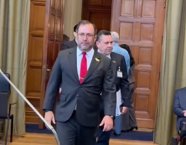 delegacion-de-venezuela-arriba-a-la-cij-para-defender-derechos-historicos-sobre-el-esequibo-60240