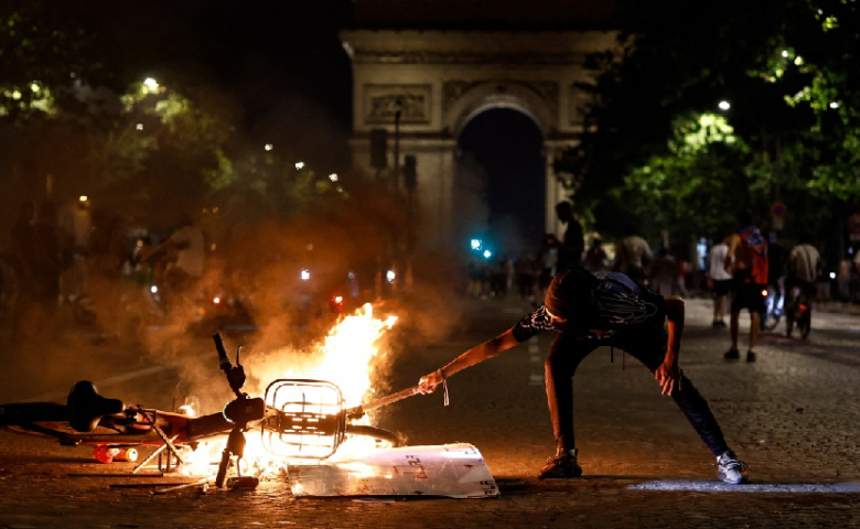 disturbios-en-paris-tras-victoria-del-psg-en-la-final-de-la-champions-61740