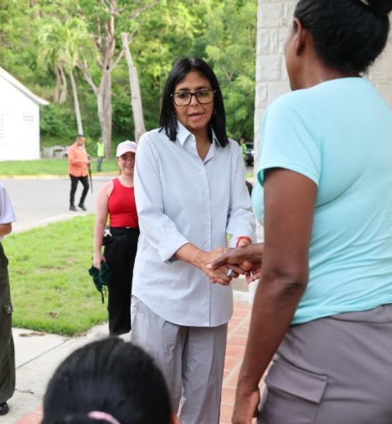 delcy-rodriguez-superviso-el-despliegue-logistico-y-de-atencion-en-la-ciudad-vacacional-los-caracas-63900