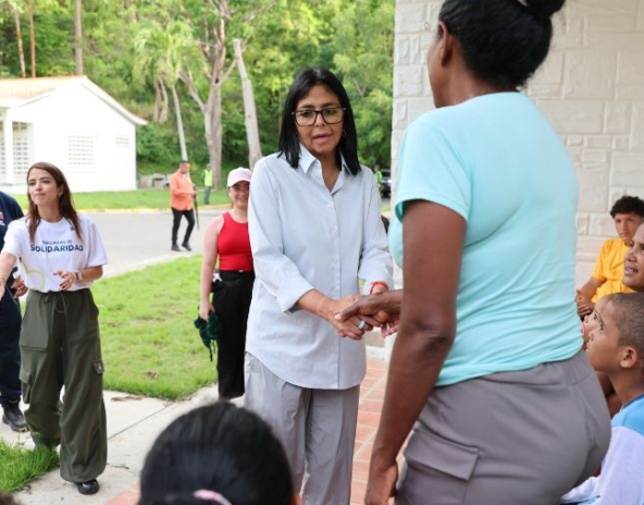 delcy-rodriguez-superviso-el-despliegue-logistico-y-de-atencion-en-la-ciudad-vacacional-los-caracas-63900