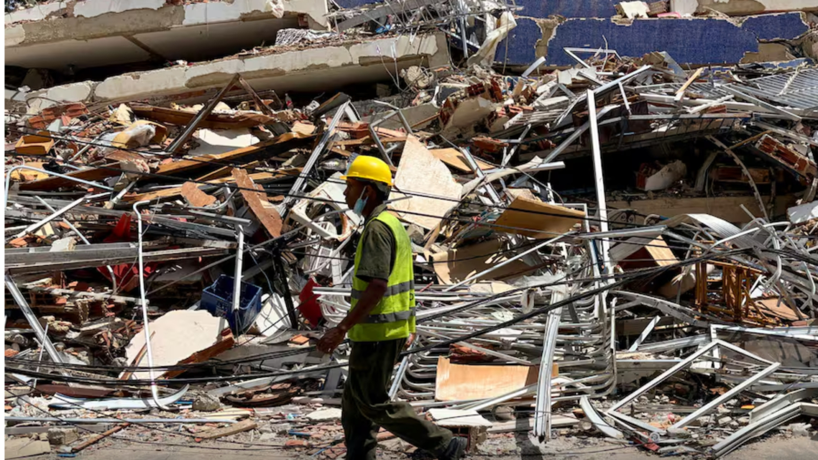 se-eleva-a-2595-los-muertos-por-el-terremoto-en-venezuela-efe-64049