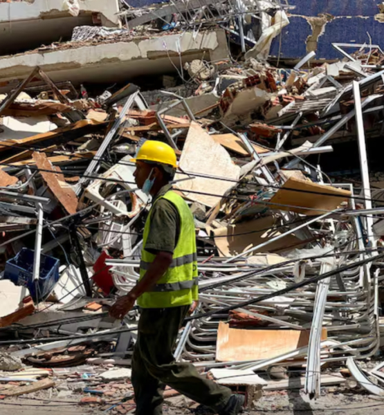 se-eleva-a-2595-los-muertos-por-el-terremoto-en-venezuela-efe-64049